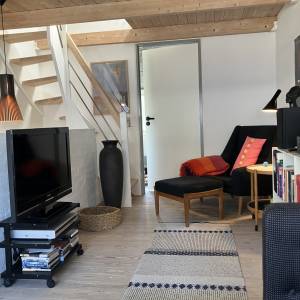 TV-krog 2.sal med trappe til hems
